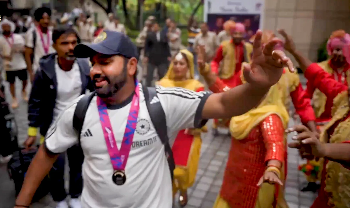 Indian cricket team captain Rohit Sharma dances with artists upon his arrival (photo: PTI)