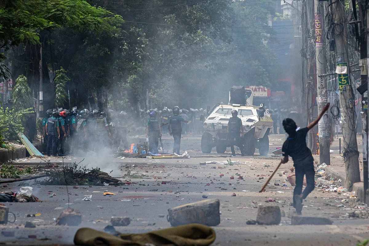 Students clash with police during a protest over the quota system in public service, in Dhaka, Bangladesh, Friday, 19 July (photo: PTI)