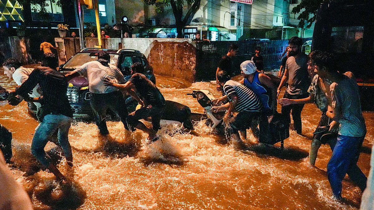 Heavy rainfall in Delhi causes flooding and traffic chaos (photo: PTI)