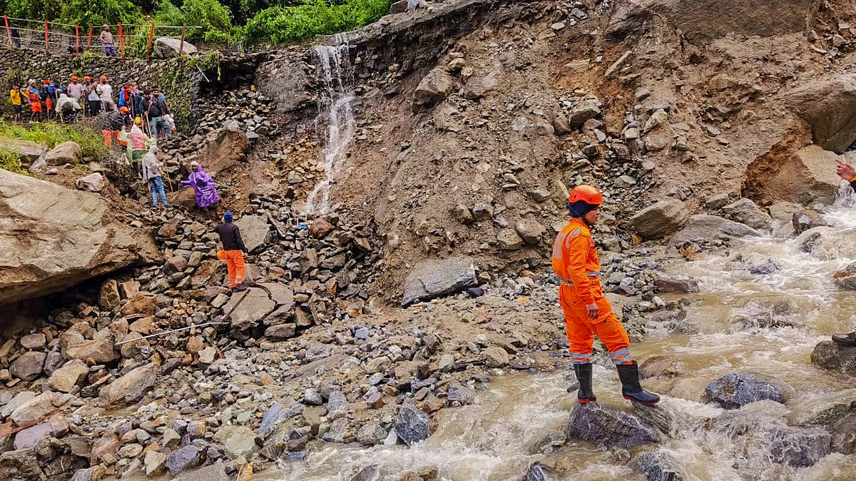 Pilgrims being evacuated in Kedarnath