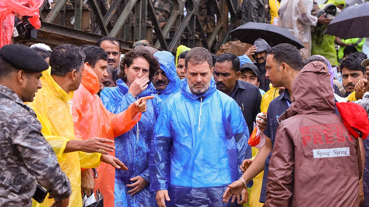 Rahul Gandhi and Priyanka Gandhi Vadra in Wayanad on 1 August (photo: PTI)