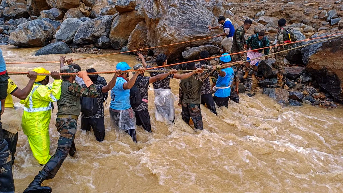 Army personnel during a rescue operation in Wayanad (photo: PTI)