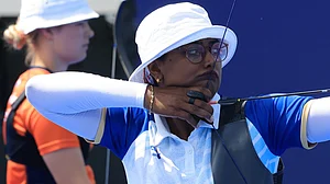 Deepika reaches individual archery quarterfinals; Bhajan Kaur eliminated
