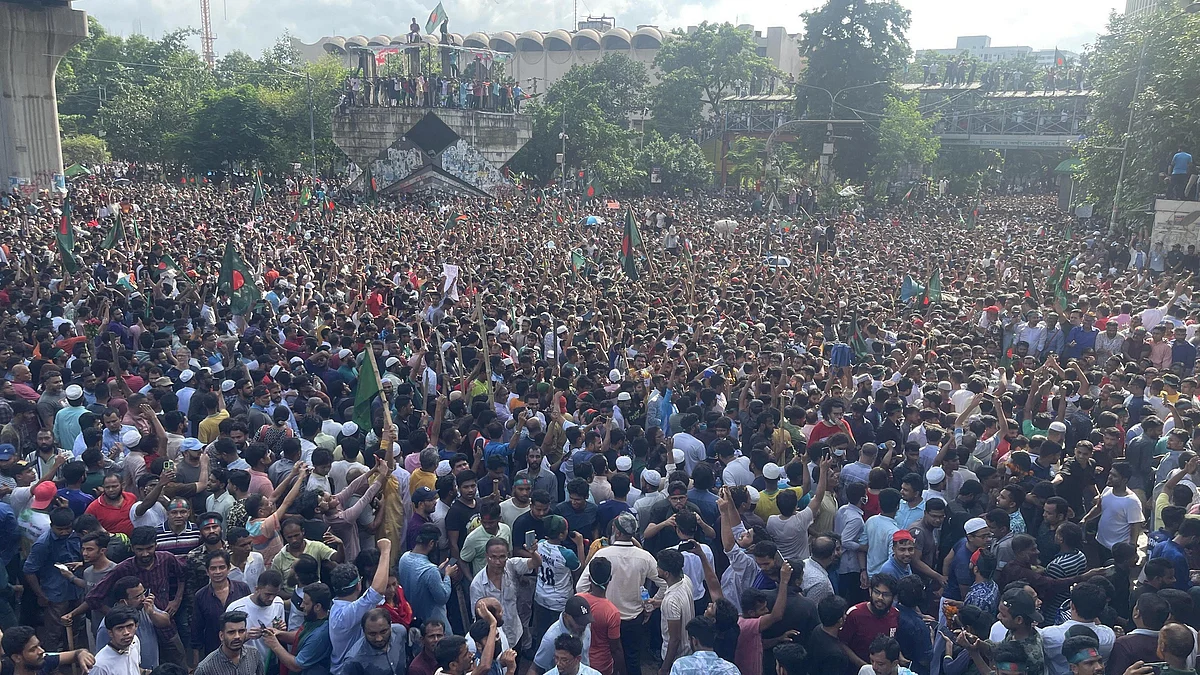 Bangladeshi people gather in Dhaka, Bangladesh, 05 August