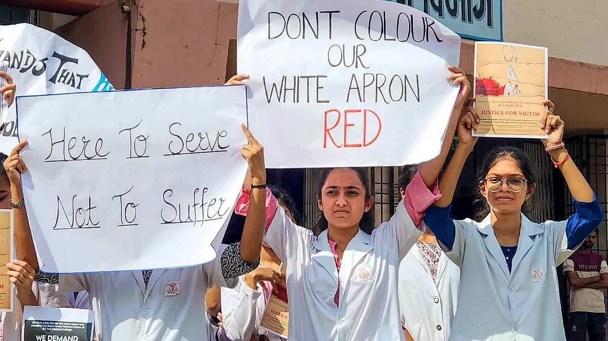 Nagpur: Doctors of Government Medical Collage and Hospital (GMCH) stage a protest 
