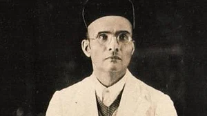 Congress leaders object to students wearing T-shirts with Savarkar photos; booked