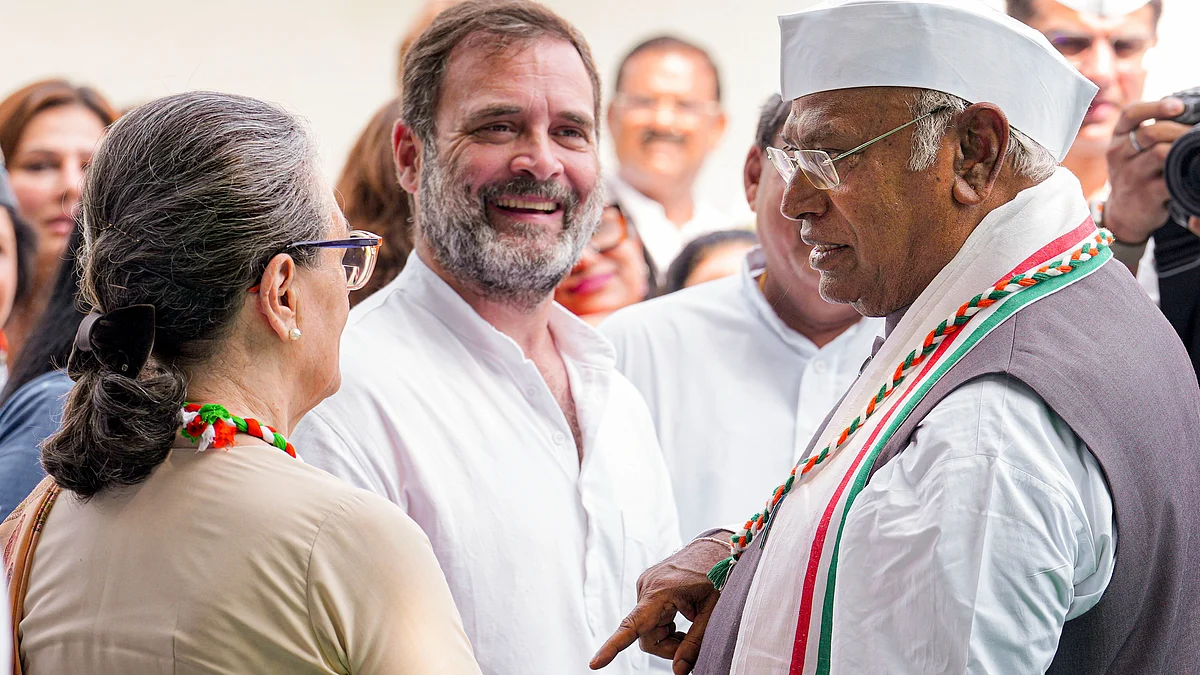 Rahul Gandhi, Sonia Gandhi and Mallikarjun Kharge in New Delhi on 15 August (photo: PTI)