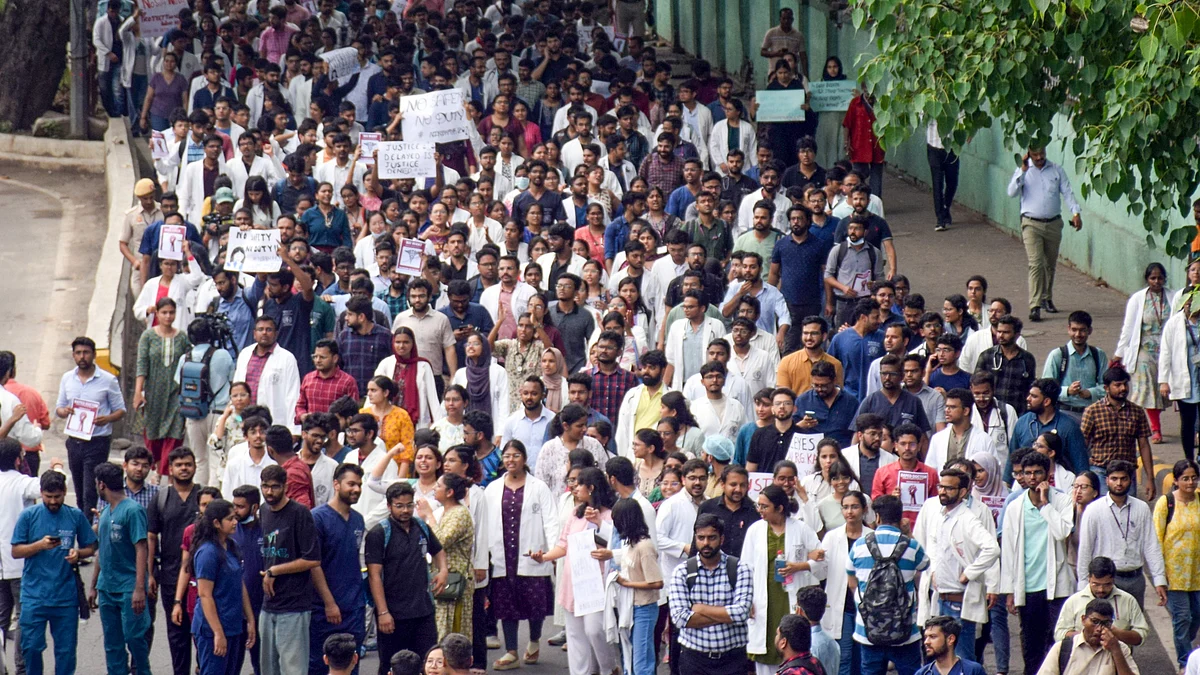 FORDA holds posters in New Delhi on 12 August (photo: IANS) 