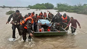 Army personnel during a rescue operation in Gujarat (photo: PTI)