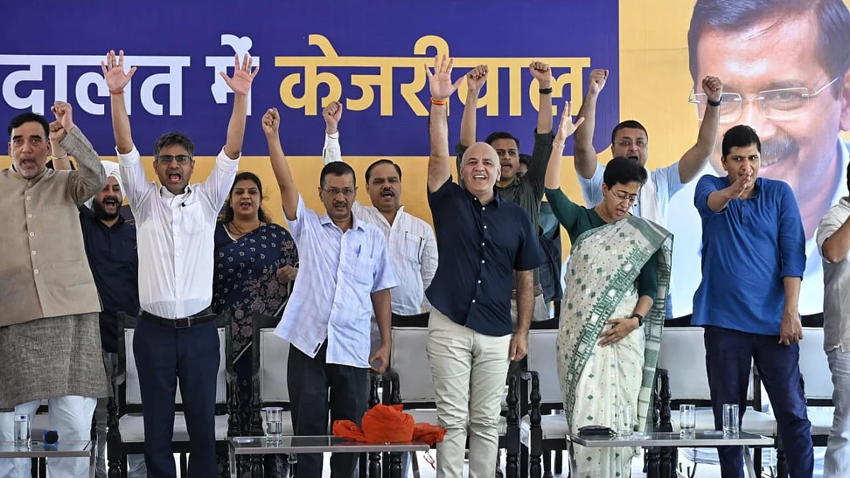 Arvind Kejriwal with Delhi CM Atishi and other AAP leaders (photo: Vipin/NH)