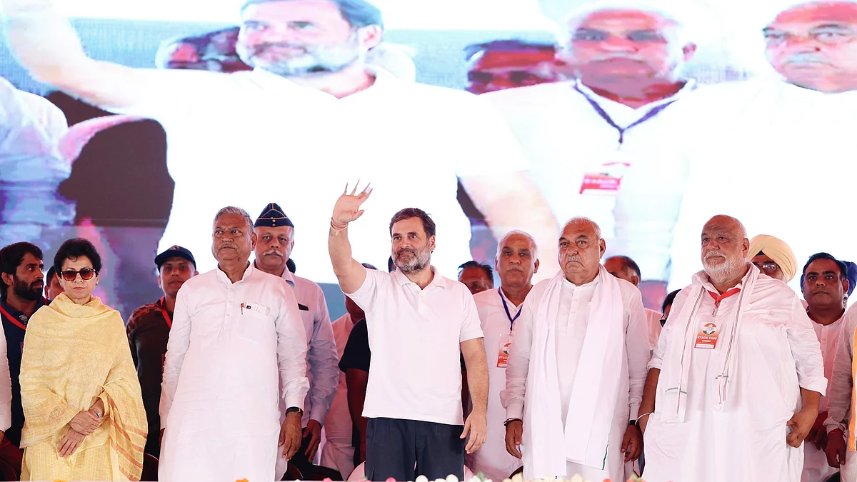 Rahul Gandhi with Haryana Congress leaders (photo: @INCIndia/X)