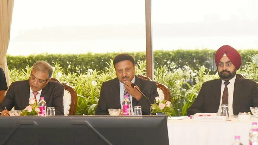 The CEC and two ECs in Maharashtra (photo: @ECISVEEP/X)