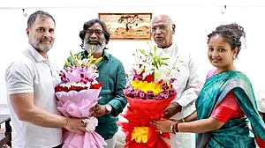 (L-R) Rahul Gandhi, Hemant Soren, Mallikarjun Kharge and Kalpana Murmu Soren in Delhi, 9 Oct 2024