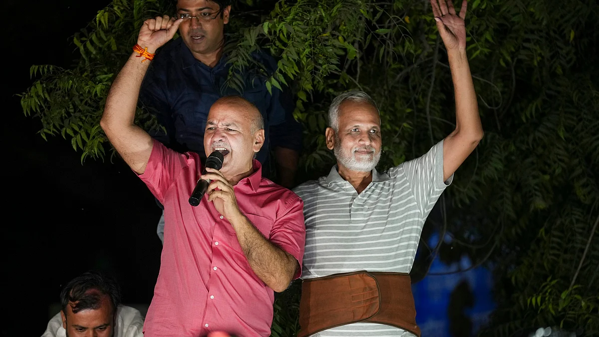 Satyendar Jain with Manish Sisodia in New Delhi on 18 October (photo: PTI)