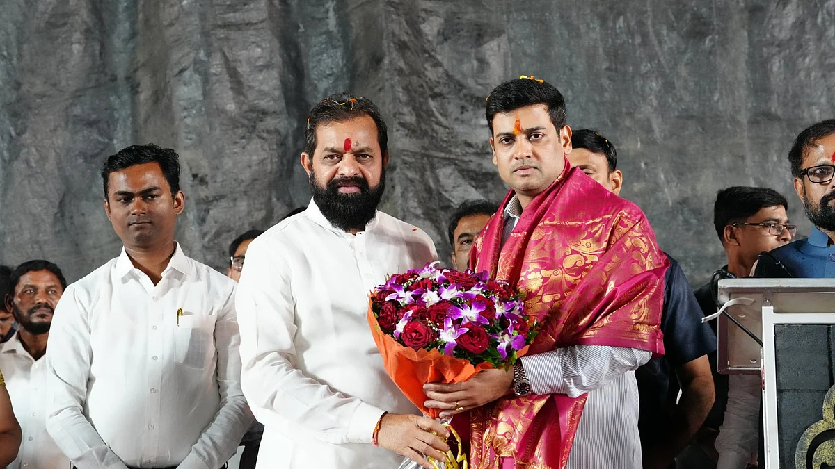 Shrikant Shinde (centre right), MP and son of Maharashtra CM Eknath Shinde