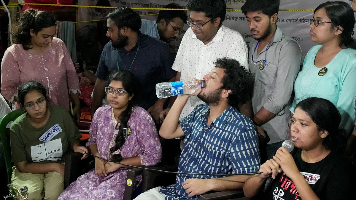 Junior doctors call off their fast unto death in Kolkata on 21 October (photo: PTI)