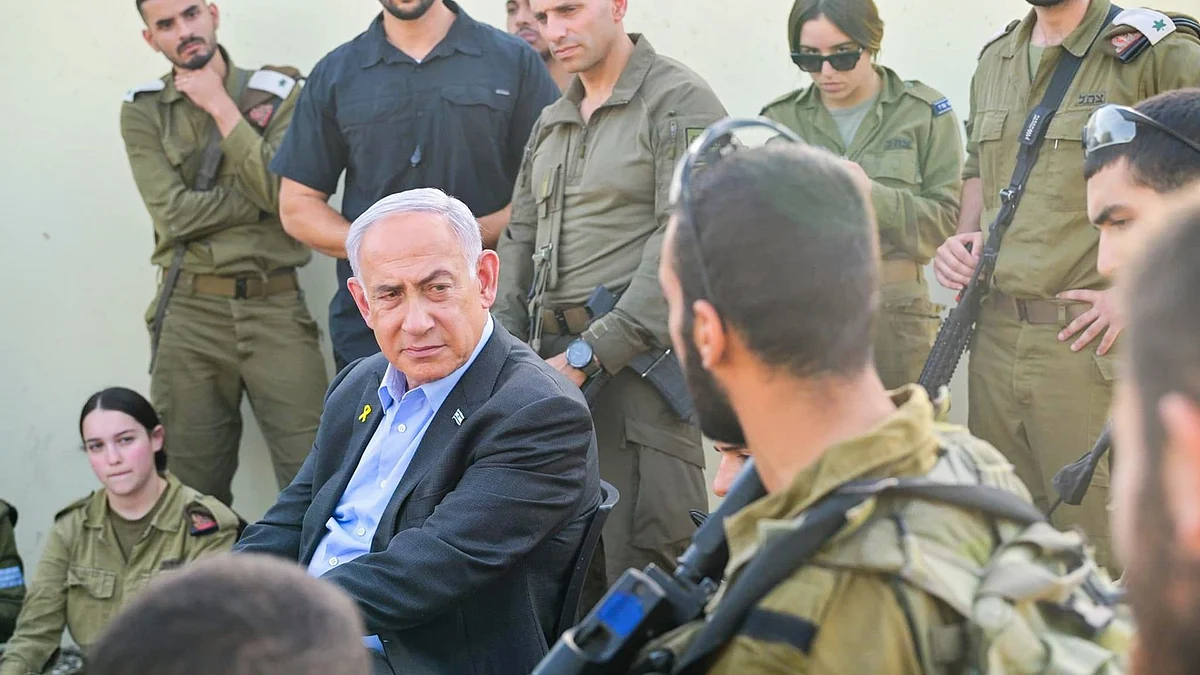 Benjamin Netanyahu speaks to Israeli army personnel (photo: @netanyahu/X)