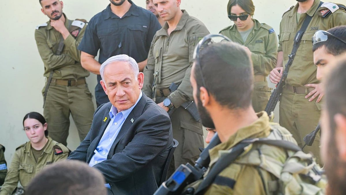 Benjamin Netanyahu speaks to Israeli army personnel (photo: @netanyahu/X)