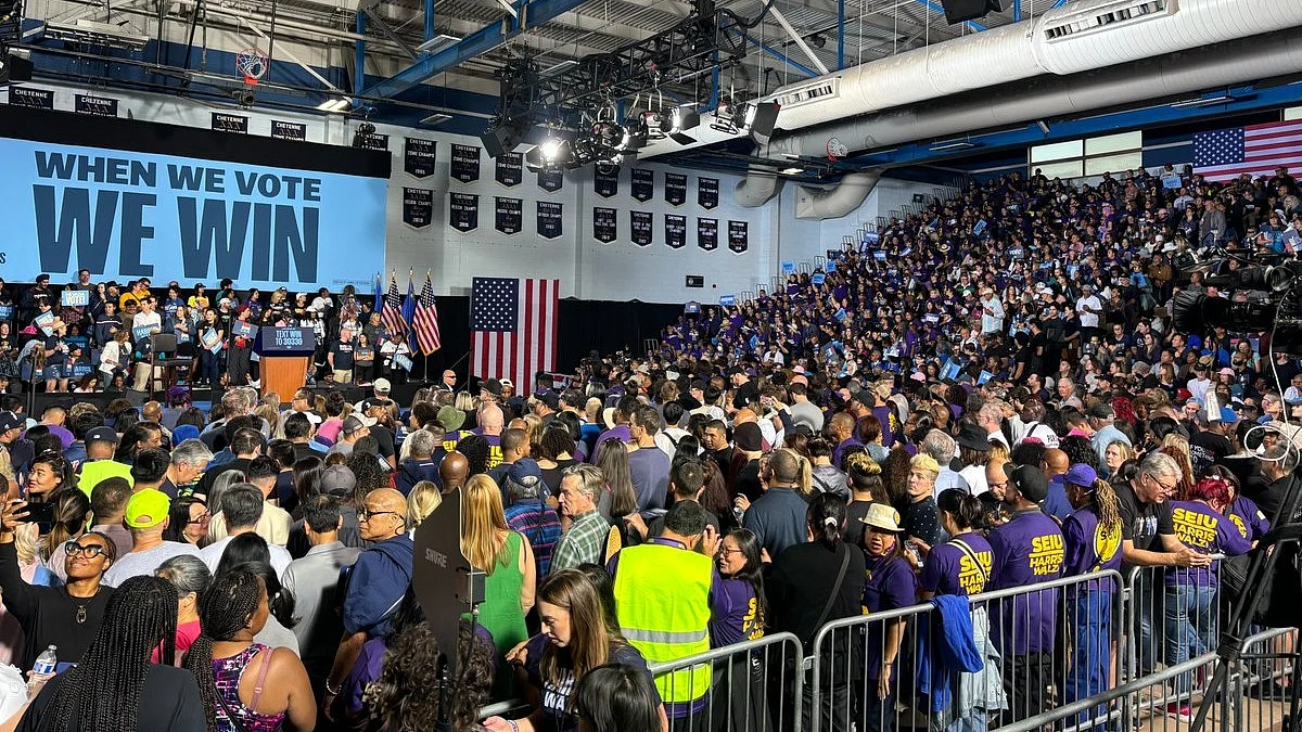 Early voting crowds in Nevada, with a banner in the backdrop saying 'When we vote we win'