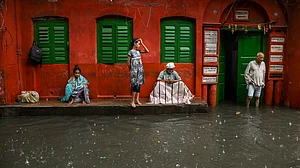 ‘Dana’ causes significant damage in Odisha, Bengal; Mamata confirms 4 deaths