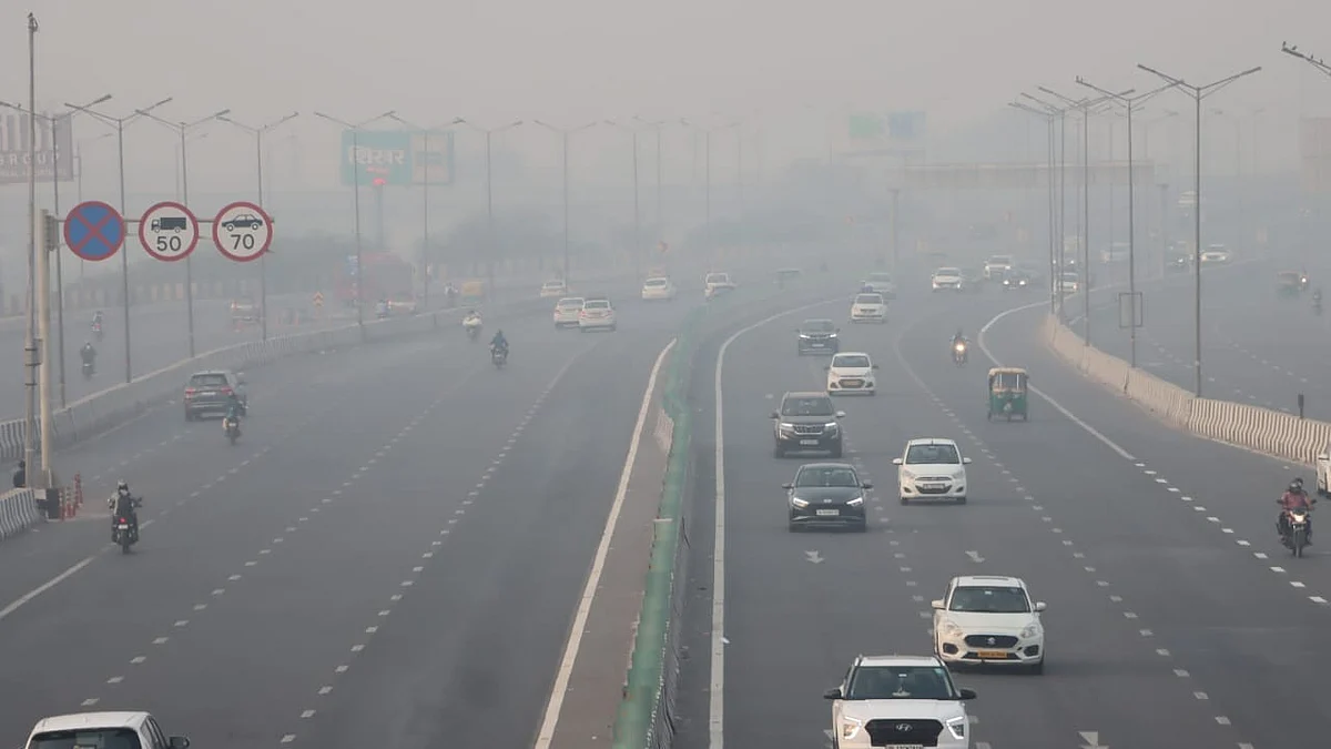 Delhi engulfed in smog after Diwali (Photo: Vipin/ NH)