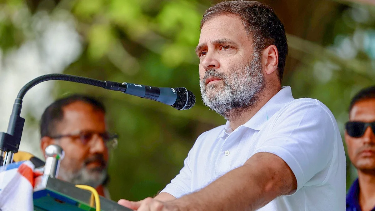 Rahul Gandhi addresses a public meeting in Wayanad on 23 October (photo: IANS) 