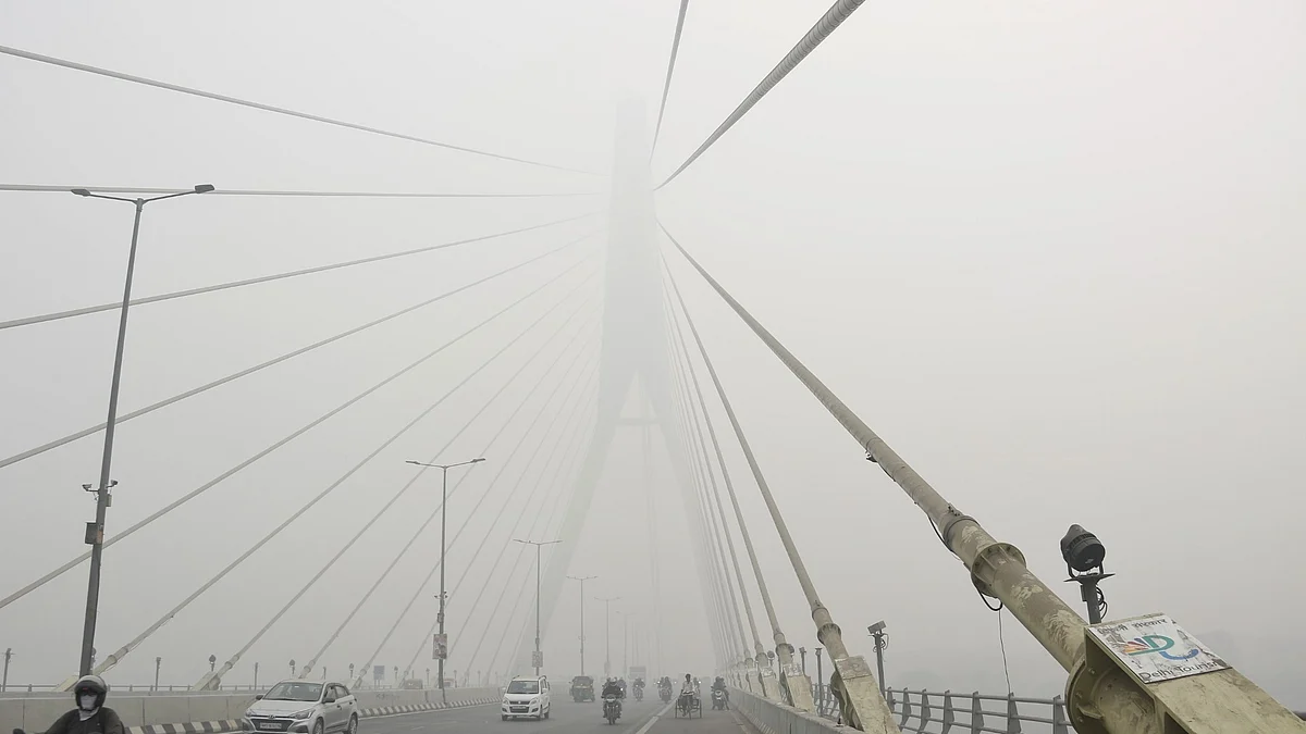 Delhi's visiblity diminshes as smog shourds the city
