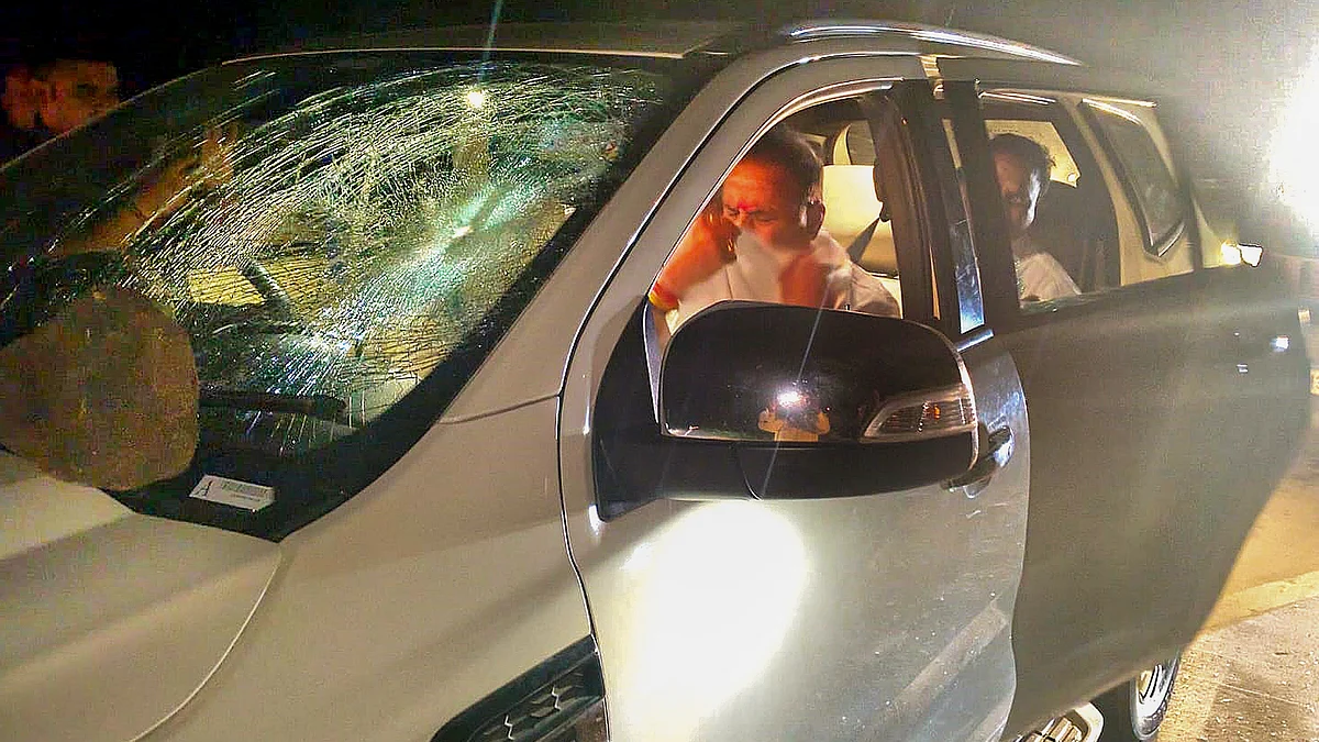 The damaged vehicle in Nagpur on 18 November (photo: PTI) 