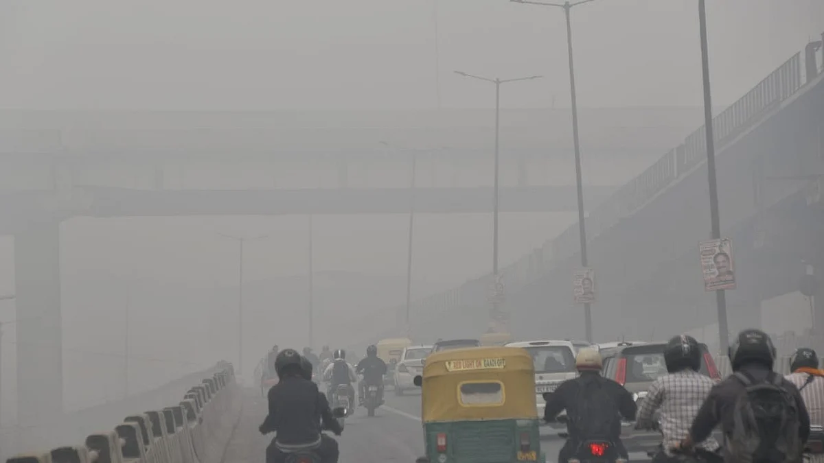 For almost five days now, Delhi AQI has remained in the severe plus category (photo: Vipin/NH)