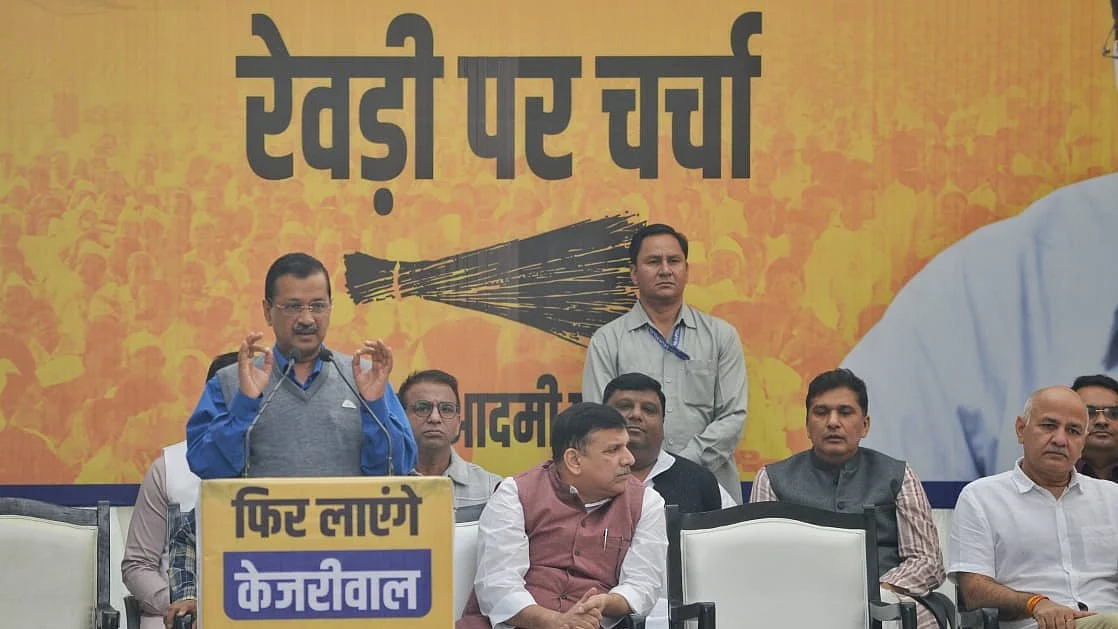 Arvind Kejriwal and other party leaders in New Delhi on 22 November (photo: Vipin/NH)