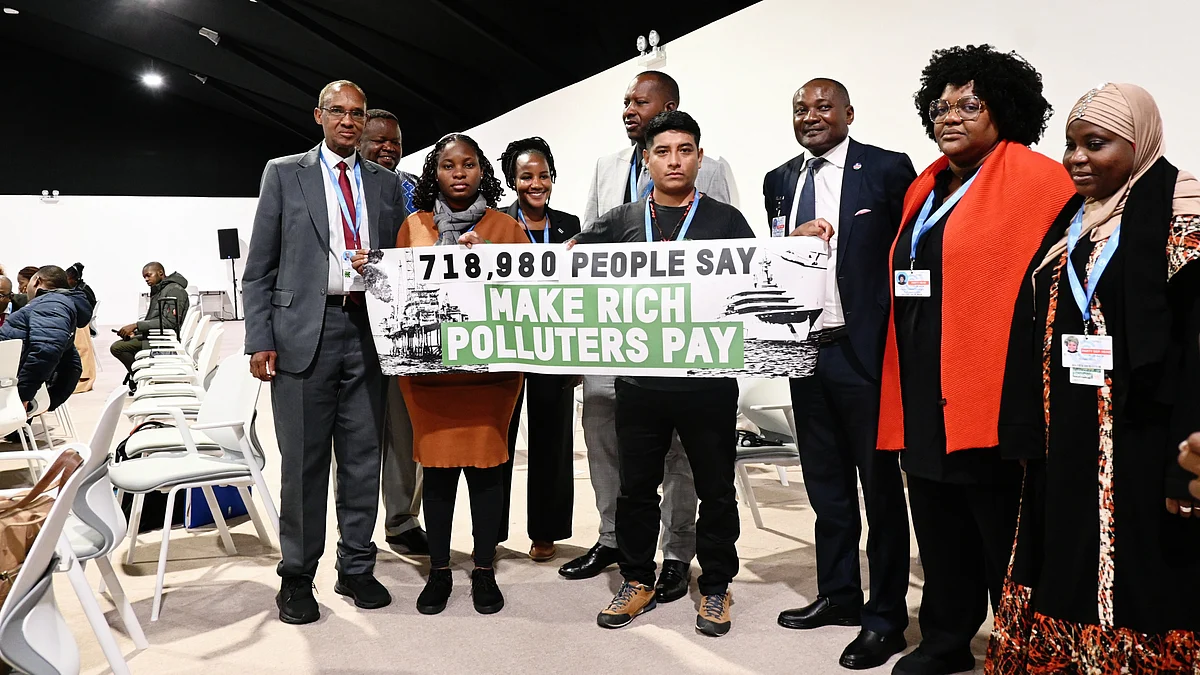 Activists presented over 700,000 signatures demanding developed nations pay (photo: @Oxfam/X)