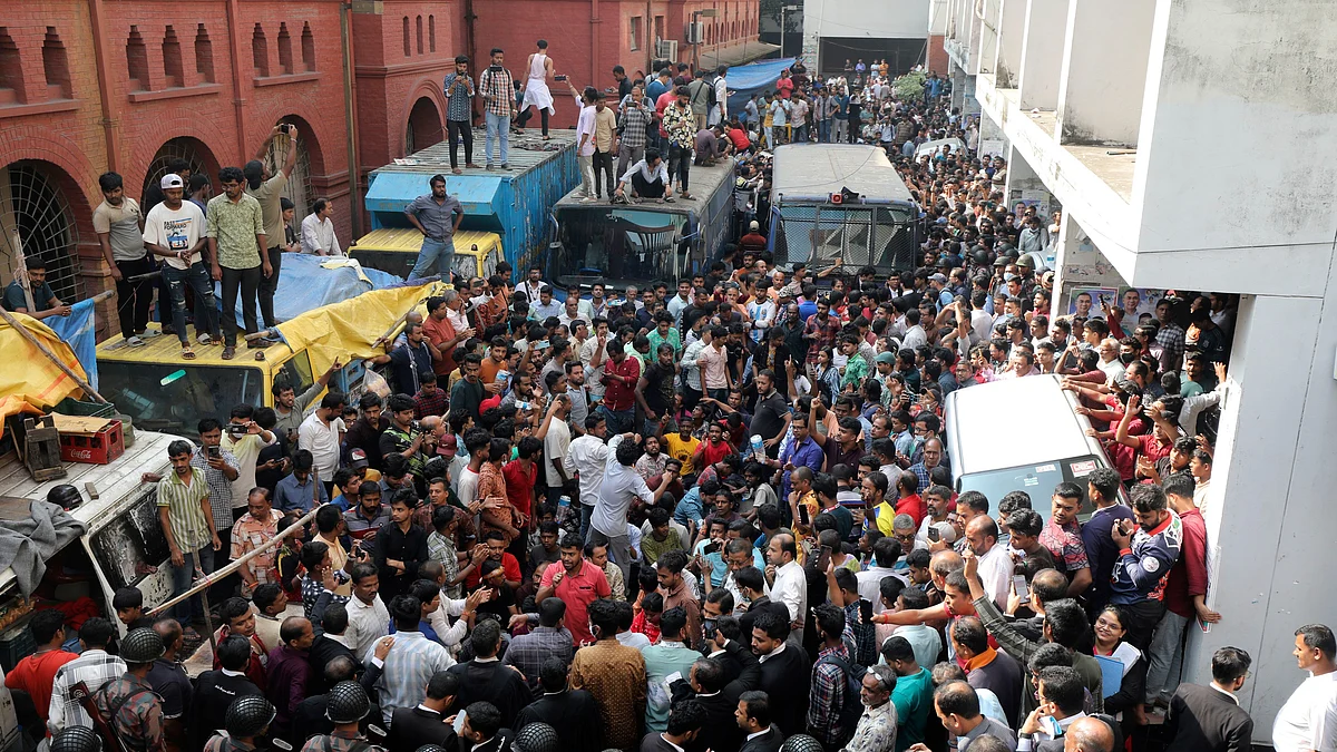 Supporters of Bangladeshi Hindu leader in Chattogram on 26 November (photo: PTI)