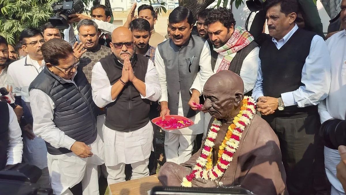 UP Congress chief Ajay Rai (centre, photo: @INCUttarPradesh/X)
