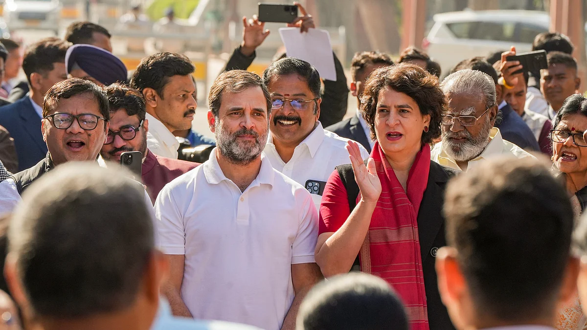 Rahul Gandhi and Priyanka Gandhi Vadra protest in New Delhi on 5 December (photo: PTI)