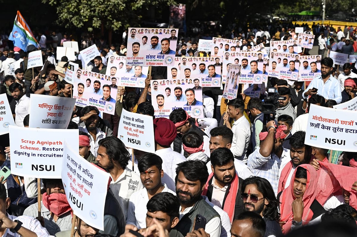 NSUI protestors hold placards demanding scrapping of the Agnipath scheme