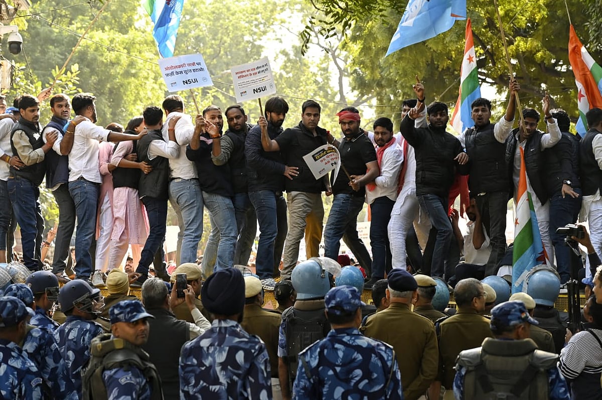 NSUI protestors face off with Delhi Police
