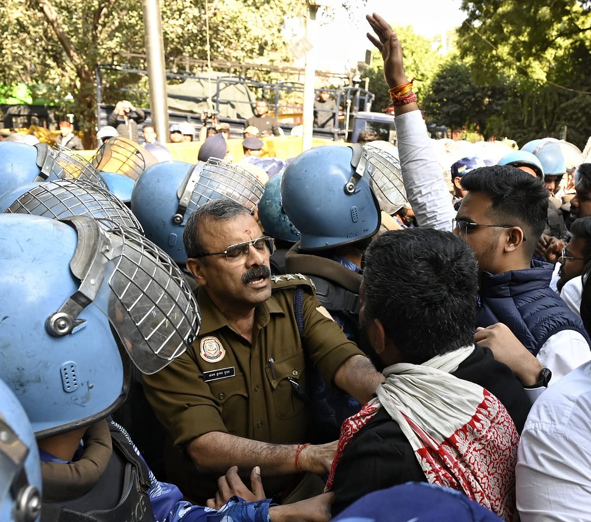 Protestors were stopped by the police after advancing only a short distance
