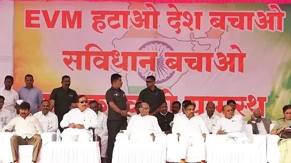 Sharad Pawar calls for a change in EVM election system from Markadwadi village (Lead)