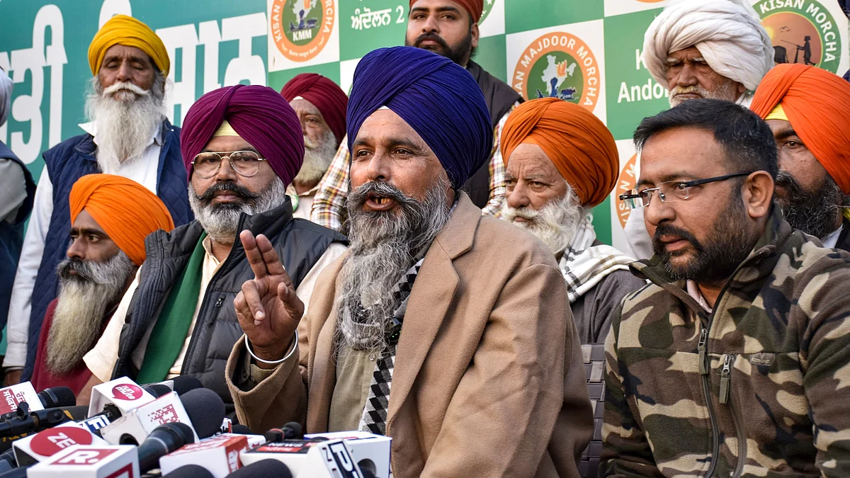 Punjab farmer leader Sarwan Singh Pandher with others in Patiala on 7 December (photo: PTI)
