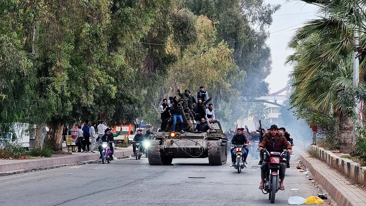 A tank on its way to the capital (photo: @WakeelMubariz/X)