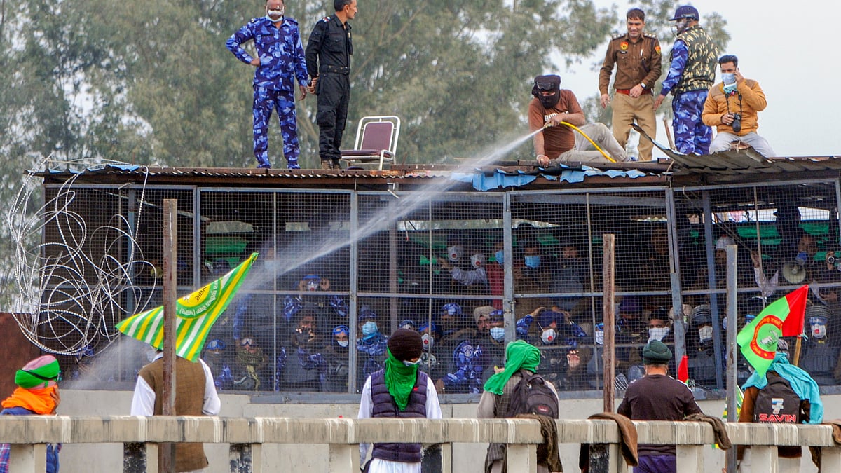 Police use water cannons to disperse farmers at Shambhu border, 8 Dec 2024 (Photo: PTI)