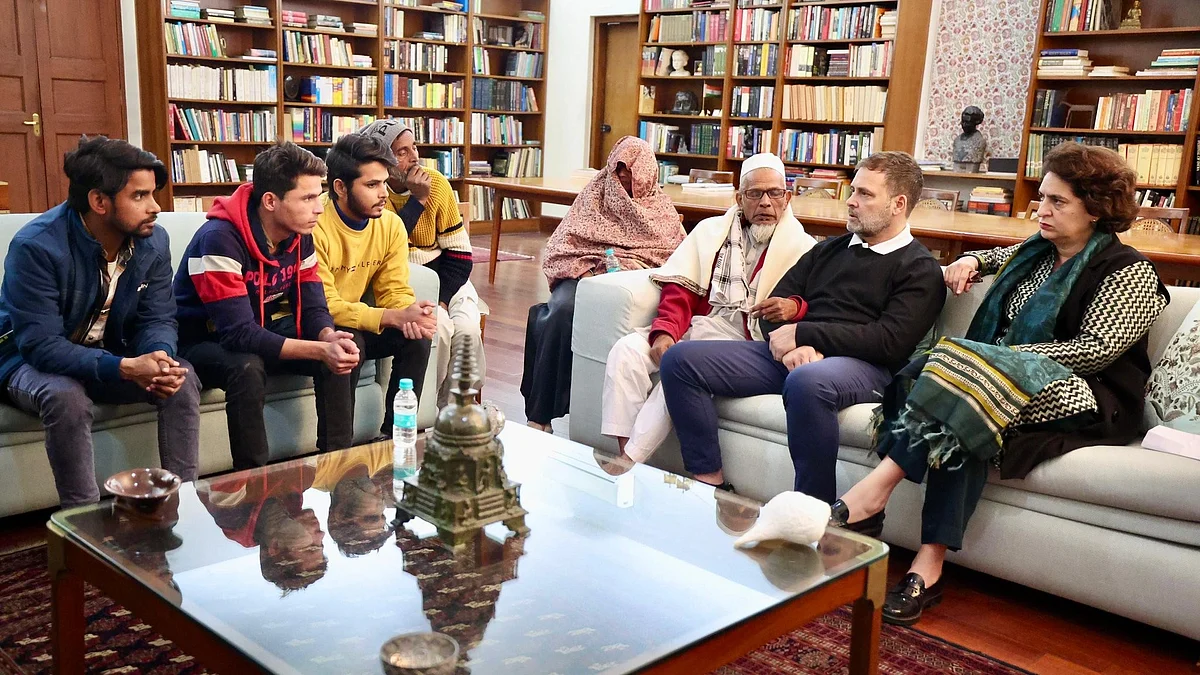 Rahul Gandhi, Priyanka Gandhi Vadra (both right) meet Sambhal victims' families 