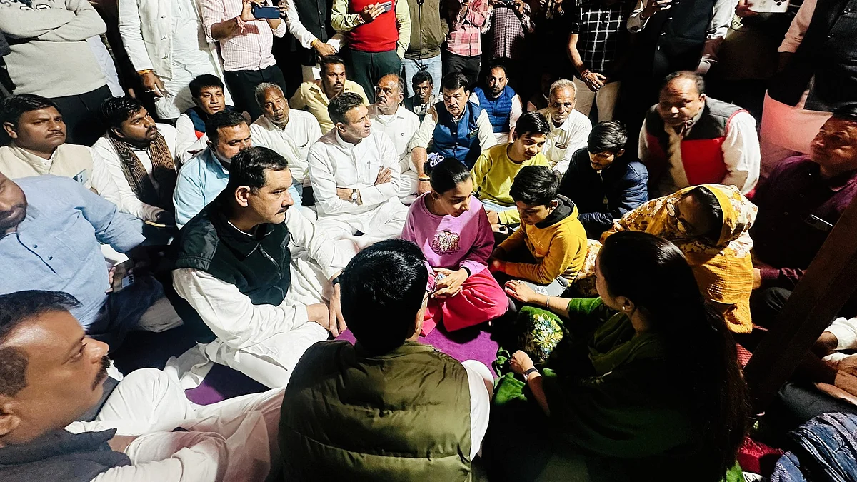 Congress leaders at the Parmar home (photo: @jitupatwari/X)