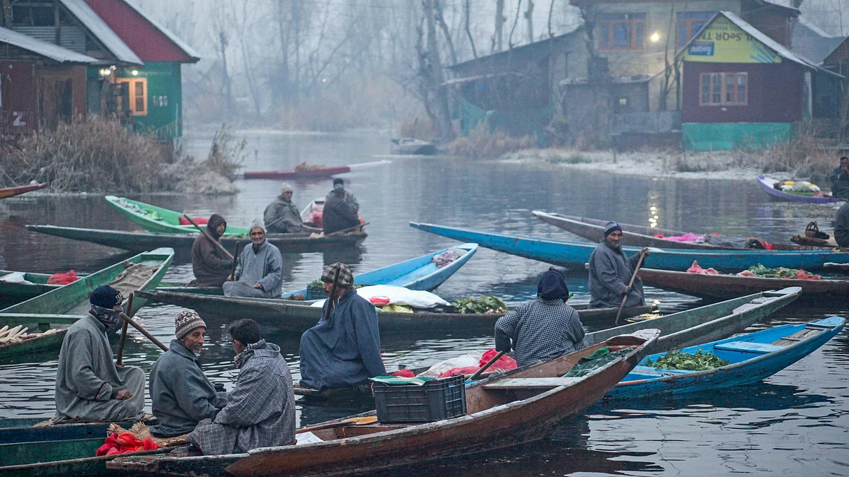 Vegetable sellers at a floating wholesale market in Srinagar on 18 December (photo: PTI)