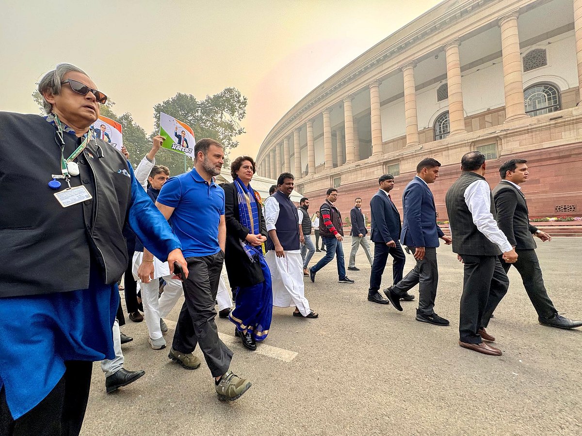 Shashi Tharoor, Rahul Gandhi, Priyanka Gandhi Vadra (L–R) march in the INDIA bloc protest against Amit Shah's Ambedkar remark