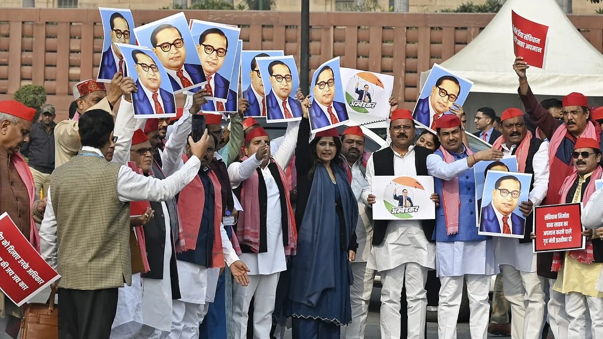 Opposition members protest in Parliament (photo: Vipin/NH)