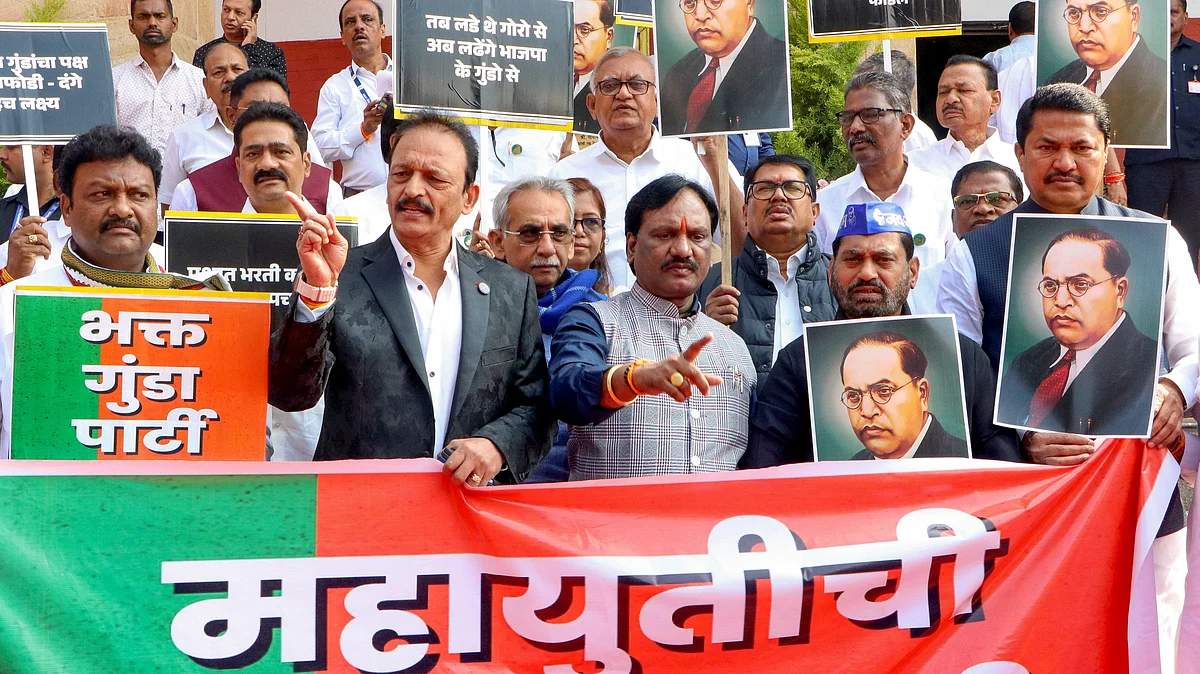 Maha Vikas Aghadi MLAs stage a protest in Nagpur on 20 December (photo: PTI)