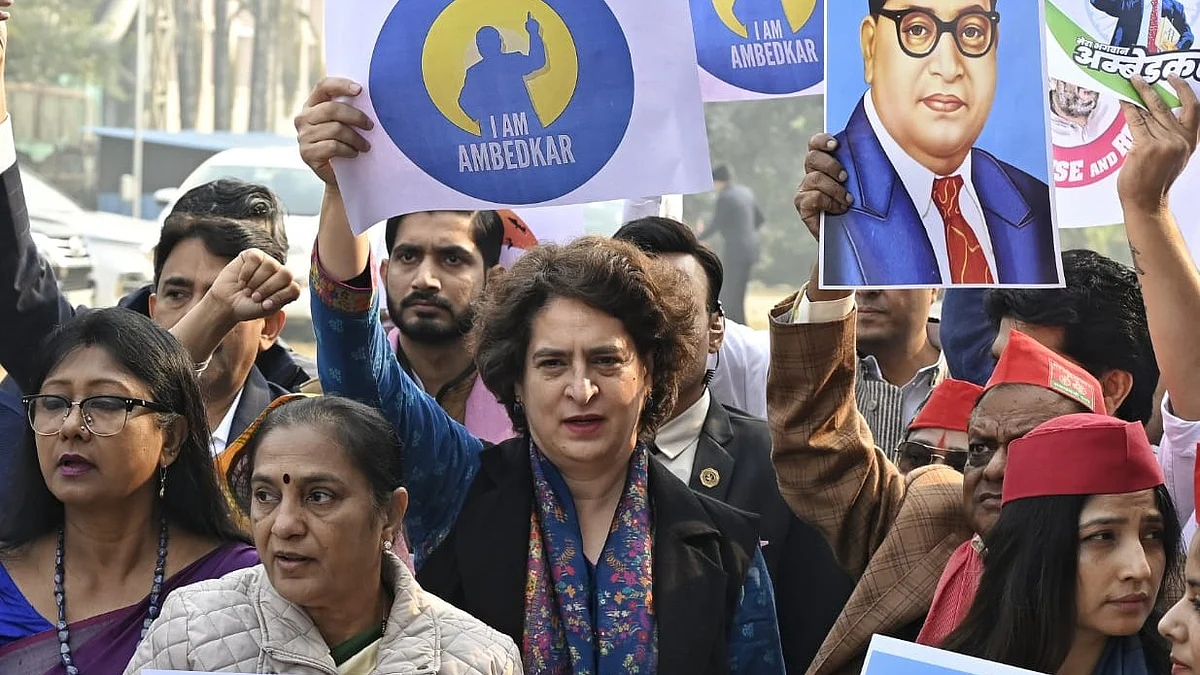 Priyanka Gandhi Vadra and INDIA bloc members protest in Parliament (photo: Vipin/NH)