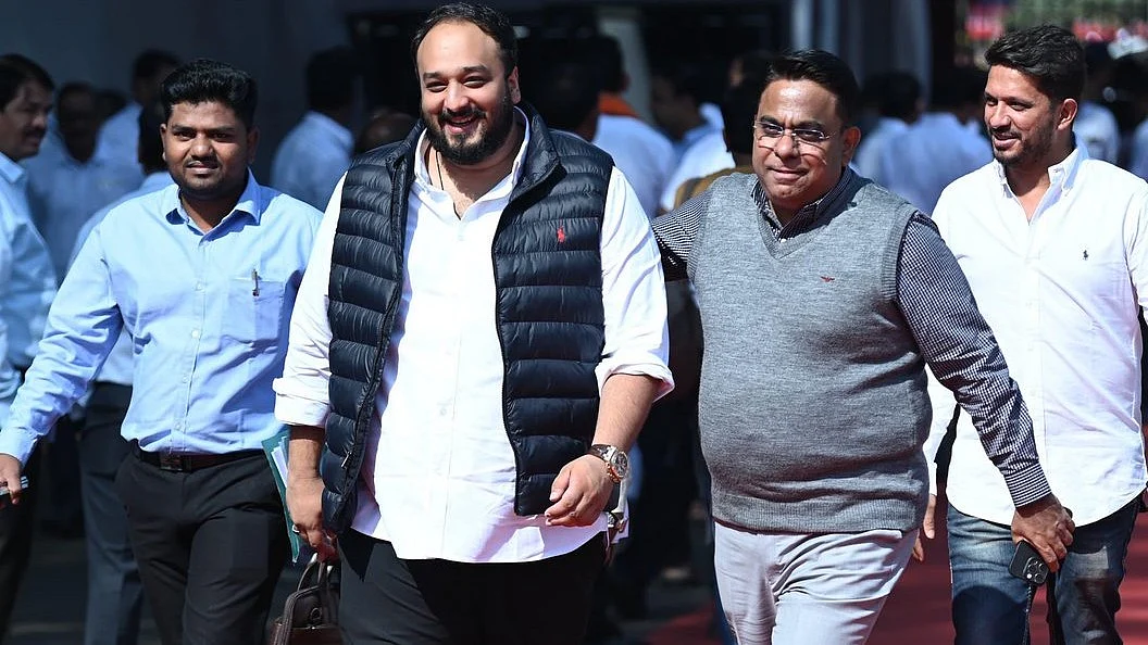 Samajwadi Party MLA Rais Shaikh walks into the Maharashtra assembly with Zeeshan Siddique of the NCP