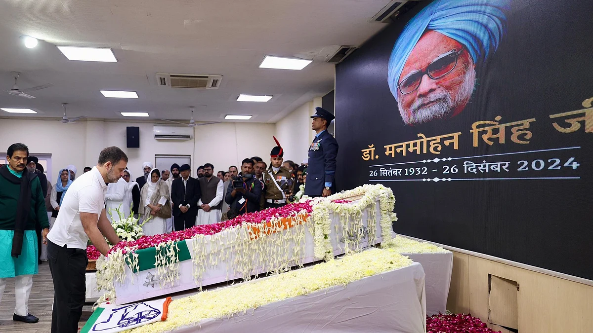 Rahul Gandhi pays last respects to former PM Manmohan Singh, New Delhi, 28 Dec. 2024
